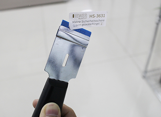 太神奇了！多用途清潔刮刀，輕松刮走黏膠垢